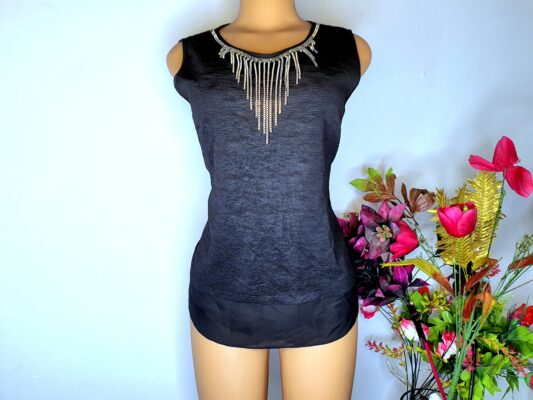 women's Thrift topsize: 10
colour: black