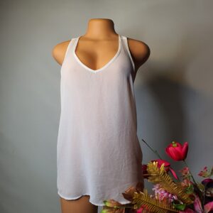 women's Thrift top size: 10-12 colour: white